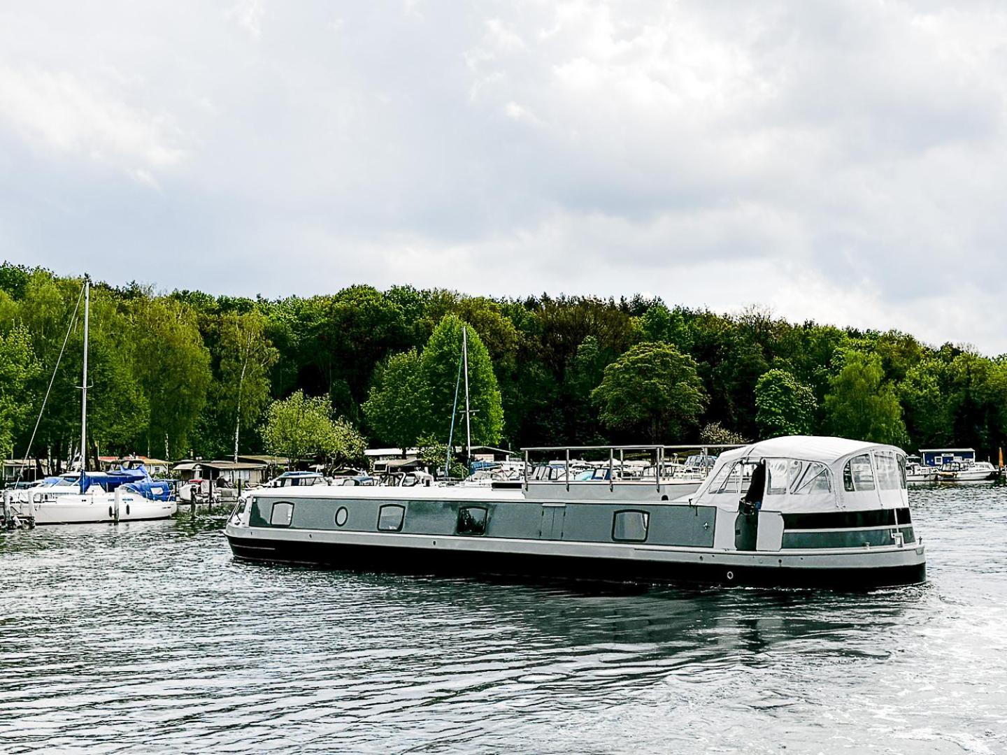 Botel Premium Hausboot Am Pichelssee - Madam President