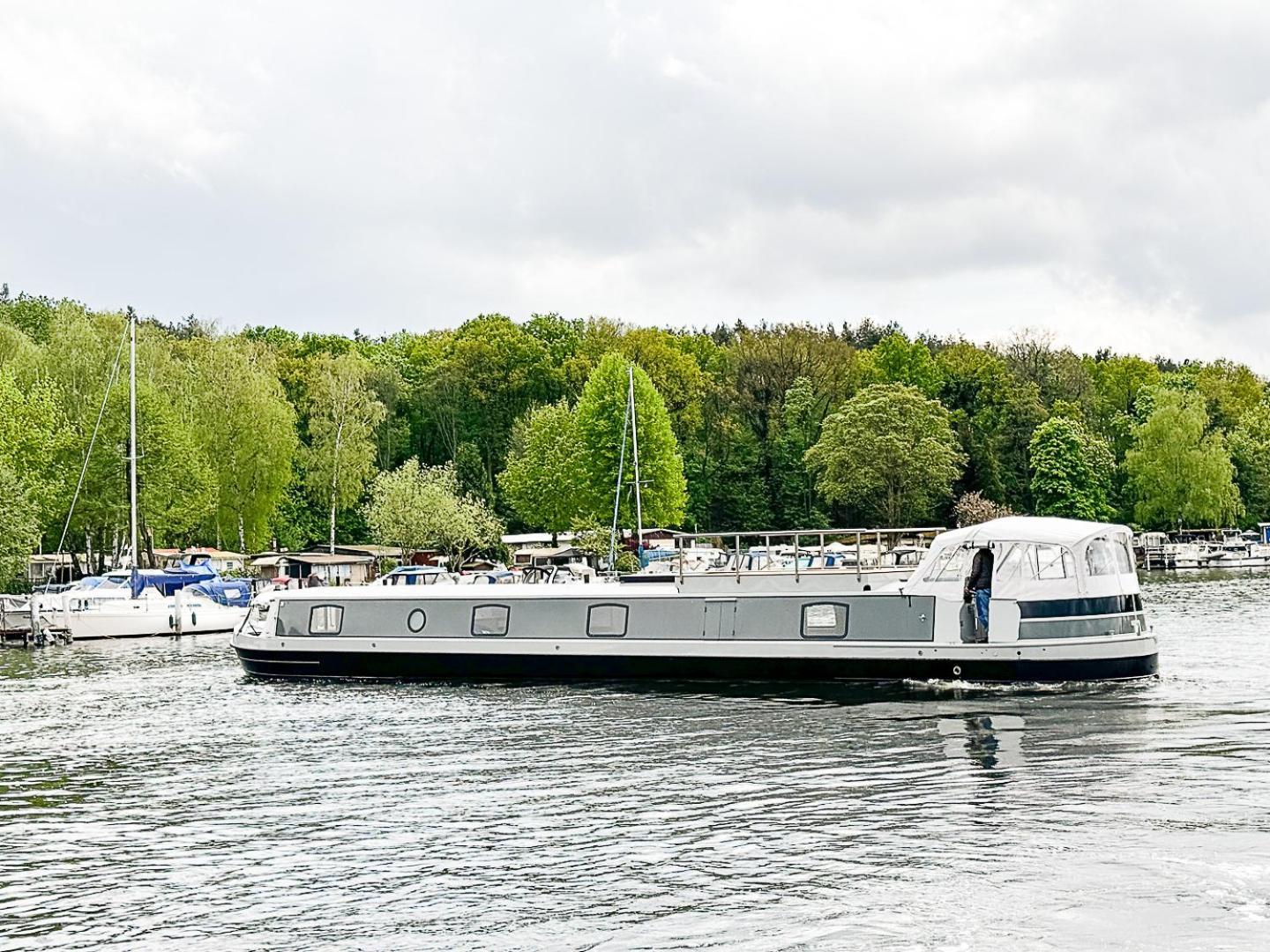 Botel Premium Hausboot Am Pichelssee - Madam President