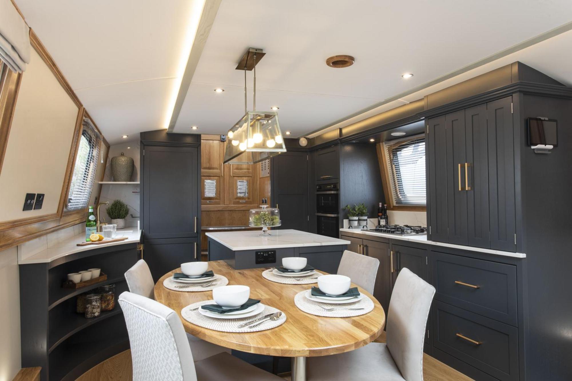 Botel Premium Hausboot Am Pichelssee - Madam President Berlin
